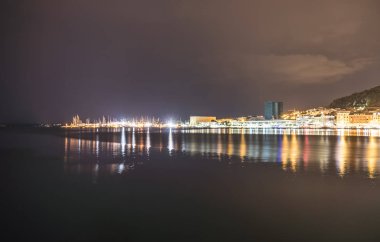 Güzel manzara liman ve geceleri Marjan park Split, Hırvatistan.