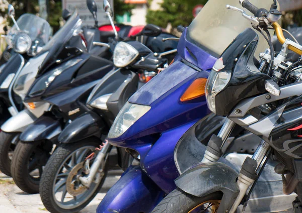 Many Mopeds Scooter Motorcycles Parked Street — Stock Photo, Image