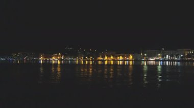 Eski şehir ve Split, Hırvatistan Marjan parkta geceleri güzel manzara.