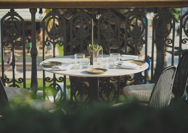 Table Service Pour Quatre Personnes Restaurant Été — Photo