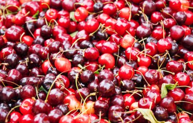 Çok olgun Kırmızı Kiraz süpermarket.