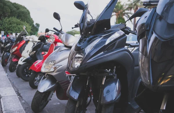 Many Mopeds Scooter Motorcycles Parked Street — Stock Photo, Image