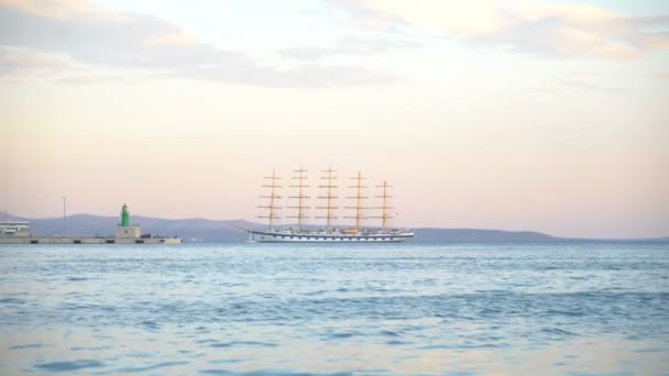 Cinco Mástiles Barquentinos Amarrados Bahía — Vídeo de stock