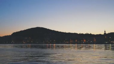 Eski şehir ve Split, Hırvatistan Marjan parkta geceleri güzel manzara. Hızlandırılmış.