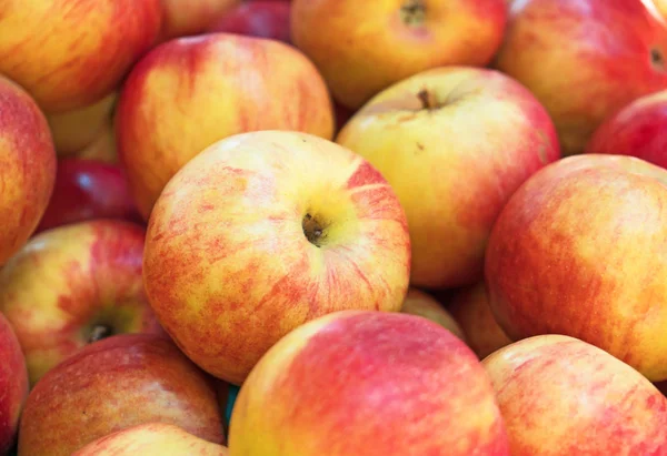 Lots Bright Apples Supermarket — Stock Photo, Image