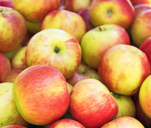 Lots Bright Apples Supermarket — Stock Photo, Image