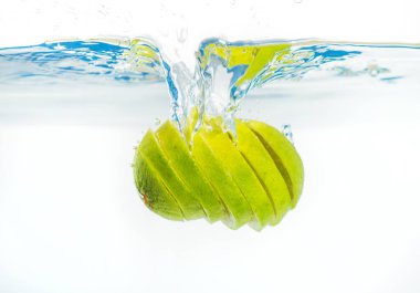 Düşen suya limon. Reklam için uygundur..