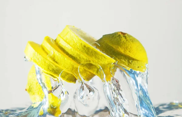 Лимон Выходит Воды Подходит Рекламы — стоковое фото