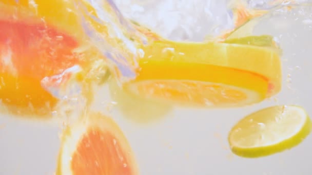 Vruchten Vallen Aan Het Water Geschikt Voor Advertentie — Stockvideo