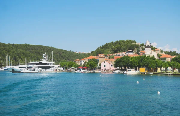 Tourists Going Krka Waterfall Excursion Skradin City — Stock Photo, Image