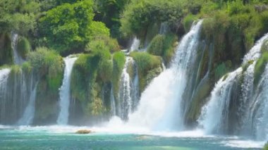 Güzel bir milli park Krka, Hırvatistan şelale manzarası.