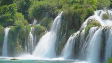 Güzel bir milli park Krka, Hırvatistan şelale manzarası.