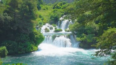 Güzel bir milli park Krka, Hırvatistan şelale manzarası.