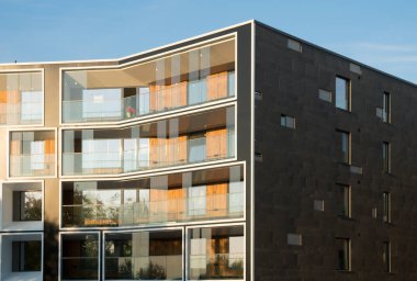 Yeni modern apartman cephe.