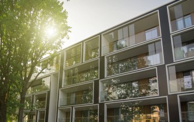 Yeni modern apartman cephe.