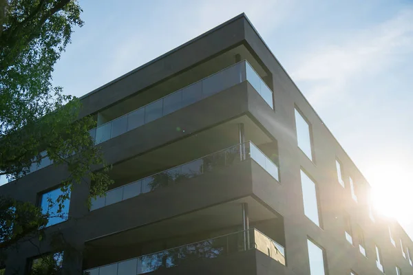 Fassade Des Neuen Modernen Mehrfamilienhauses — Stockfoto