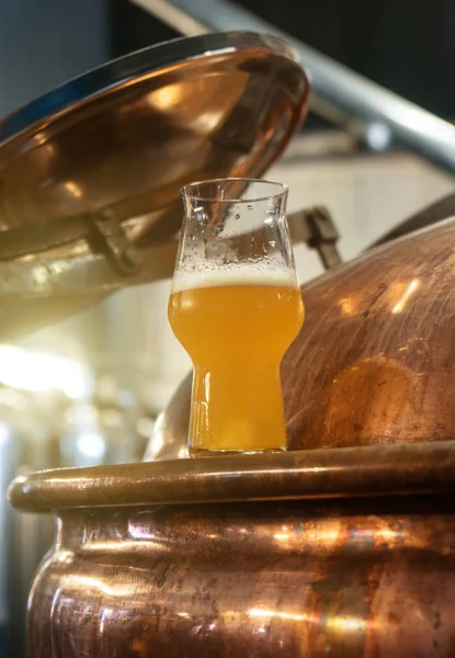 Tanque Cobre Para Fermentação Uma Cervejaria — Fotografia de Stock