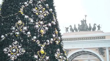 Noel ağacına St Petersburg Palace Square.