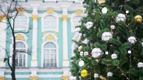 俄罗斯圣彼得堡冬宫前的圣诞树 — 图库视频影像