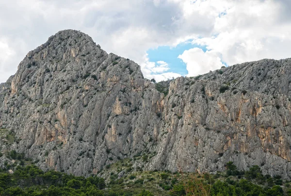 Prachtige Enorme Berg Heuvels Omis Kroatië — Stockfoto