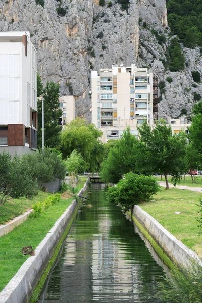 Water Canal Flowing Thru Omis City Croatia — Stock Photo, Image