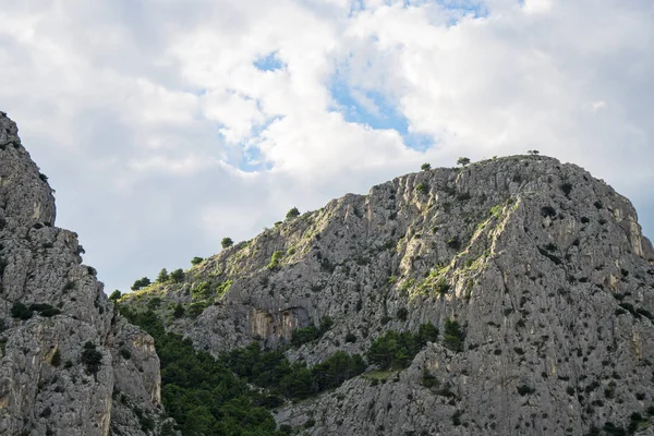 Prachtige Enorme Berg Heuvels Omis Kroatië — Stockfoto