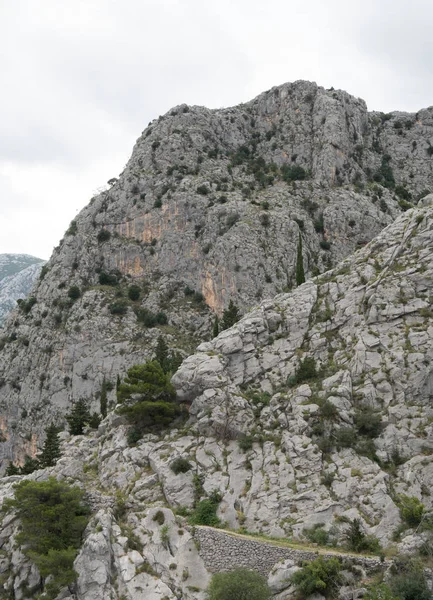 Prachtige Enorme Berg Heuvels Omis Kroatië — Stockfoto