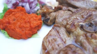 Kuzu patates kızartması ile.