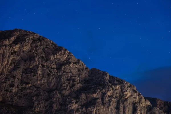 Noche Clara Con Estrellas Sobre Las Montañas — Foto de Stock