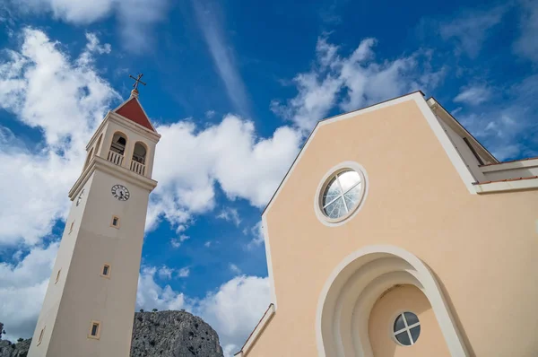 Igreja Petra Omis Croácia — Fotografia de Stock