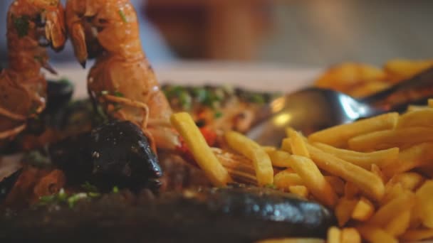 Assiette Fruits Mer Restaurant Crevettes Royales Moules — Video