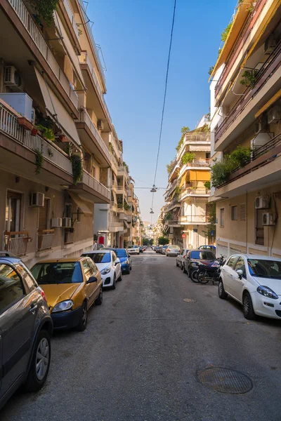 Rua Típica Com Carros Atenas Grécia — Fotografia de Stock