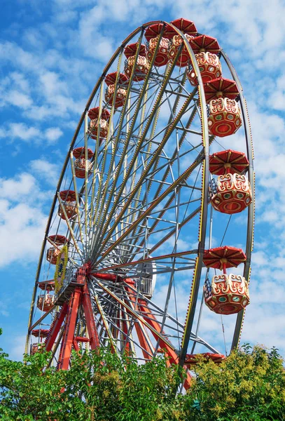 Roue Rouge Ferris Dans Parc Ville — Photo