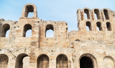 Odeon Herodes Atticus veya Herodeon Atina'da cephe.