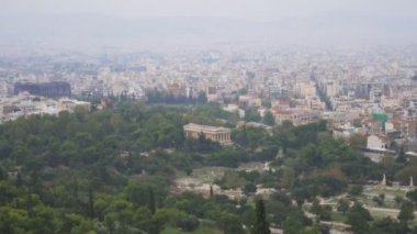Areopagus Hill ve Atina Ulusal Gözlemevi havadan görünümü.