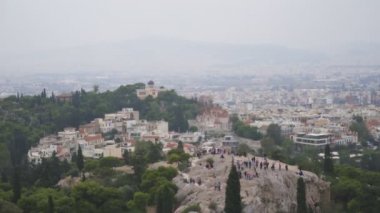 Areopagus Hill ve Atina Ulusal Gözlemevi havadan görünümü.