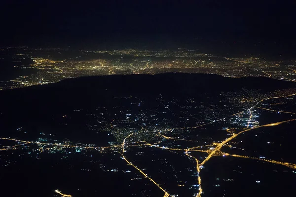 Flygfoto över natt Aten från planet. — Stockfoto