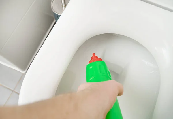 Schoonmaken Van Pot Water Closet Mannenhand — Stockfoto