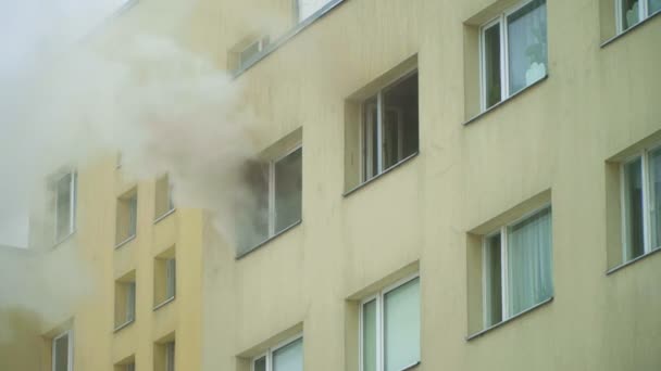 公寓楼里的大火 — 图库视频影像