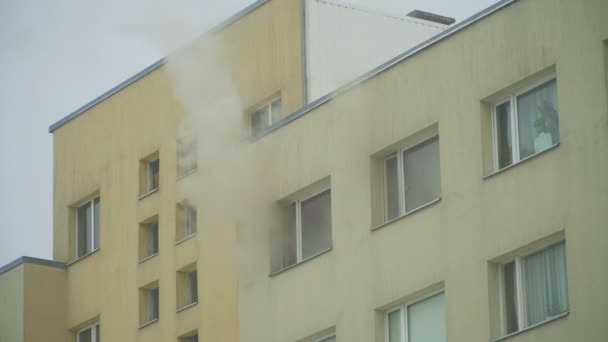 公寓楼里的大火 — 图库视频影像