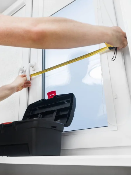 Handyman measuring window for cassette roller blinds.