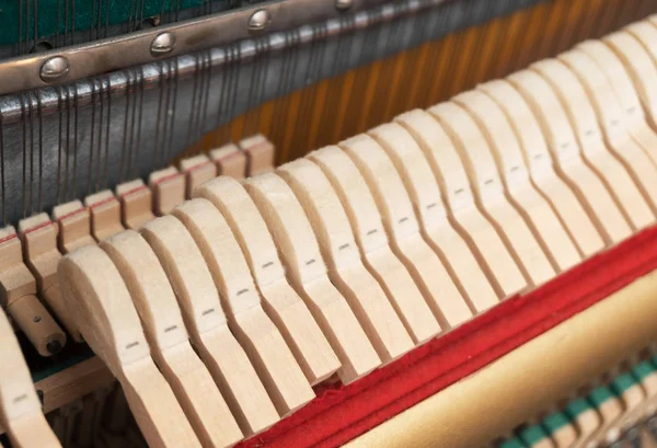 Vue Rapprochée Des Marteaux Des Cordes Intérieur Piano — Photo