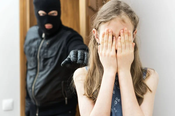 Little Girl Angry Robber Background — Stock Photo, Image