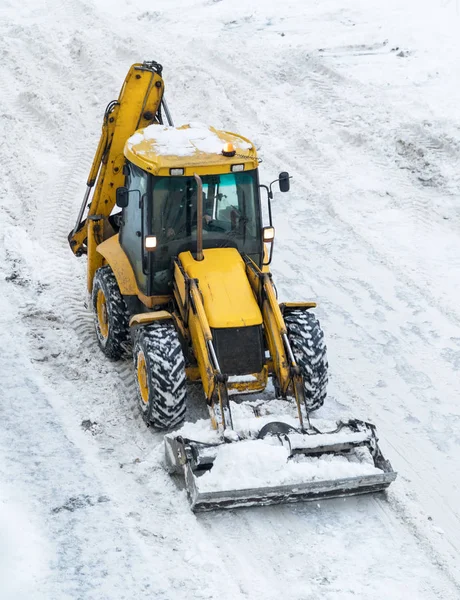 Ciągnika Shoveling Śniegu Ulicy — Zdjęcie stockowe