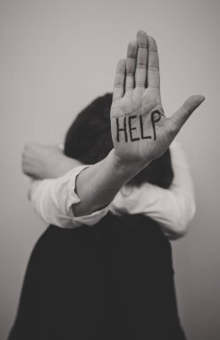 Depresif kadın. Sosyal sorunları kavramı. Metniniz için yer.