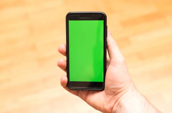 Male hand with Smartphone. Chroma key. Place for your advertisement. — Stock Photo, Image