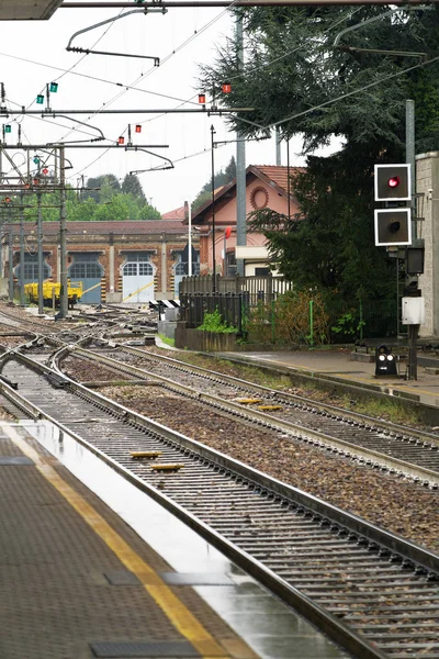 Alter bahnhof in norditalien. — Stockfoto