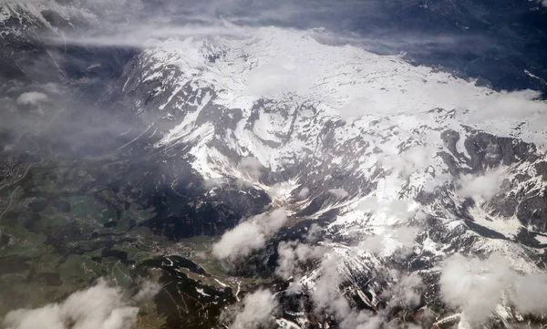 Gleccserek a hegyek, az Alpok. — Stock Fotó
