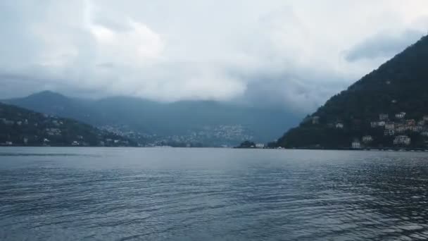 Καιρός Για Ομίχλη Στη Λίμνη Κόμο Ιταλία — Αρχείο Βίντεο