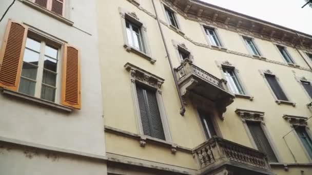 Τυπικός Ιταλικός Δρόμος Στην Πόλη Κόμο Ιταλία — Αρχείο Βίντεο